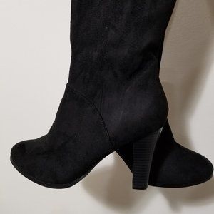 Black soft boots suede